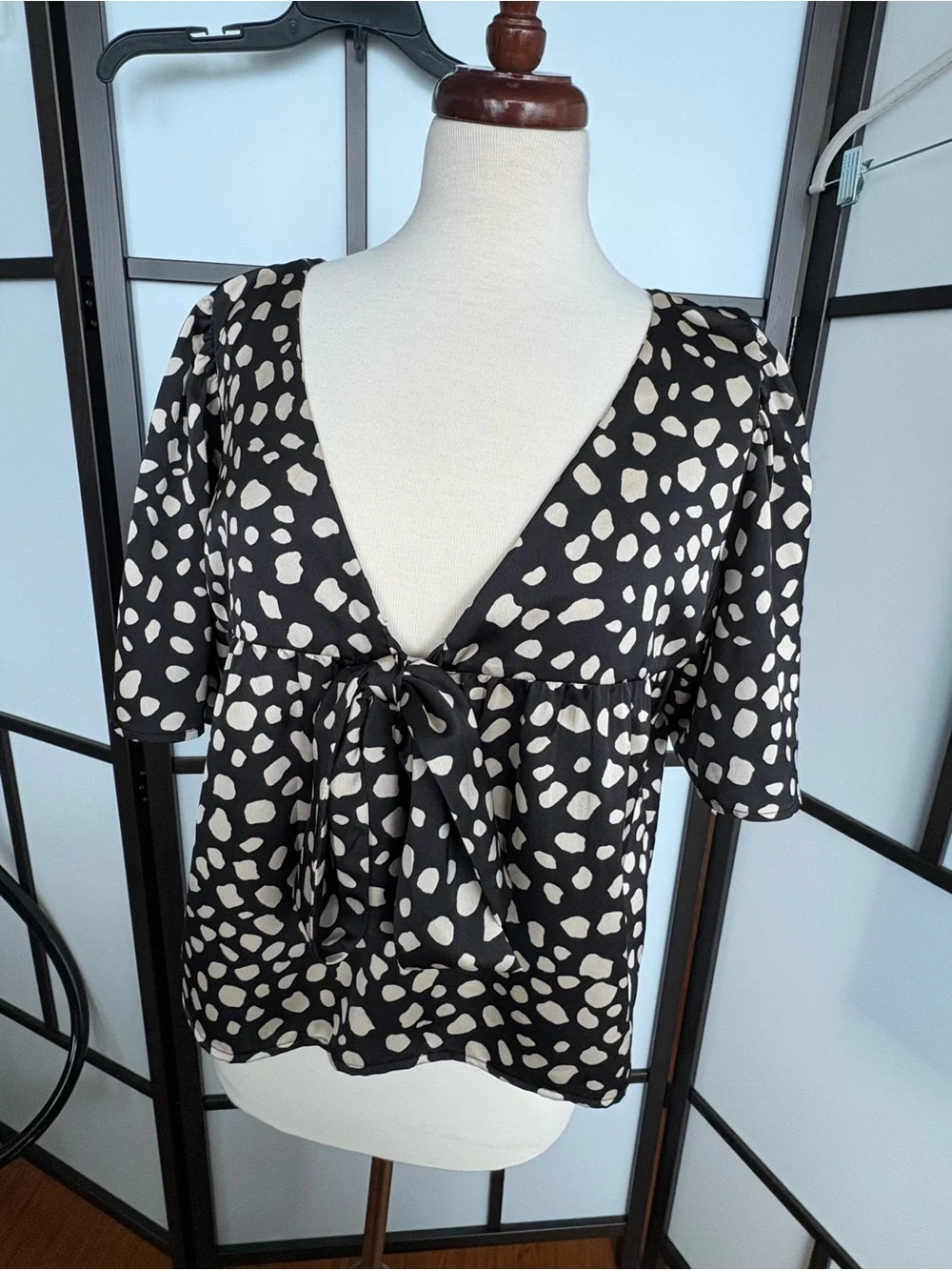 LOFT Open Back Bow Blouse Black Cream Print Size L